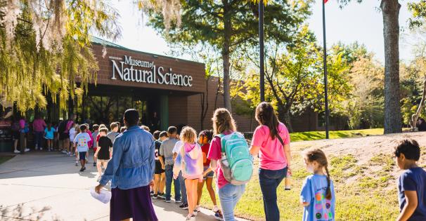 Students Walking Museum Science